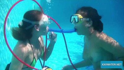 Minnie and Minnie's underwatershow trailer