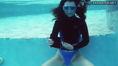 Emi's russian teen (18+) clip by Underwater Show