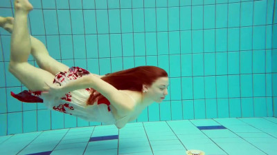 Stylish mantrap's underwater teens (18+) video