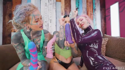 Energetic Anuskatzz and Morea Black at oral clip