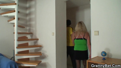 Granny Bet featuring girlfriend's mature scene