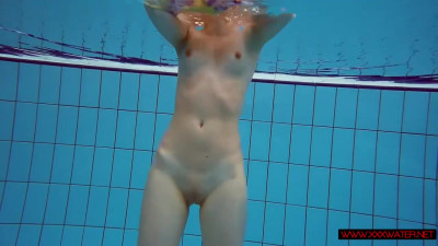 Flirtatious princess's underwatershow porn