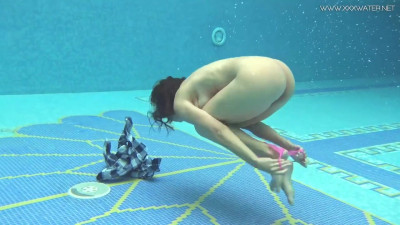Naughty amateur at underwater babes porn